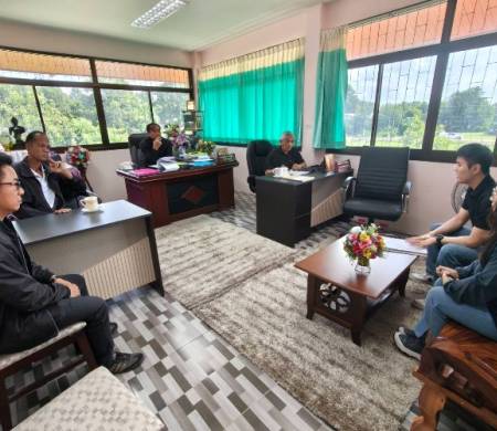 วันที่ 31 ตุลาคม 2568 เวลา 09.30 น. นายสมควร พลพวก นายกเทศมนตรีตำบลบ้านกอก ให้การต้อนรับเจ้าหน้าที่จากสำนักทรัพยากรน้ำบาดาล เขต 11อุบลราชธานี เพื่อดำเนินงานตามโครงการสำรวจและประเมินศักยภาพน้ำบาล ณ สำนักงานเทศบาลตำบลบ้านกอก อำเภอเขื่องใน จังหวัดอุบลราชธานี