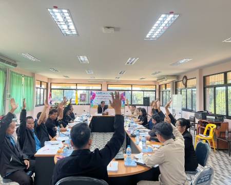 วันที่ 22 ธันวาคม 2568 เวลา 09.30 น.นายสมควร พลพวก นายกเทศมนตรีตำบลบ้านกอก ประธานคณะกรรมการกองทุนหลักประกันสุขภาพเทศบาลตำบลบ้านกอก ประชุมคณะกรรมการกองทุนหลักประกันสุขภาพ ครั้งที่ 2/2569 ณ ห้องประชุมสำนักงานเทศบาลตำบลบ้านกอก 