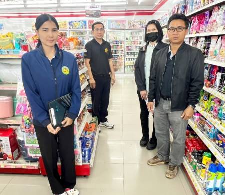  วันที่ 23 ธันวาคม 2568 เวลา 15.30 น. นายบุญธรรม บุญเศรษฐ์  หัวหน้าสำนักปลัดเทศบาล พร้อมด้วยนักพัฒนาชุมชน และเจ้าพนักงานสาธารณสุข ลงพื้นที่ตรวจกิจการที่เป็นอันตรายต่อสุขภาพ ร้านสะดวกซื้อ สาขาบ้านกอก