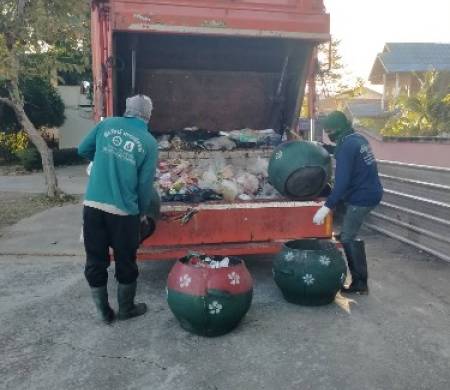 วันที่ 23 ธันวาคม 2568 เวลา 07.00 น. งานกำจัดขยะมูลฝอยและสิ่งปฏิกูล สำนักปลัดเทศบาล ออกบริการเก็บขยะมูลฝอยให้แก่ประชาชนตำบลบ้านนาแก้ว หมู่ที่ 1 หมู่ที่ 2 และหมู่ที่ 3 