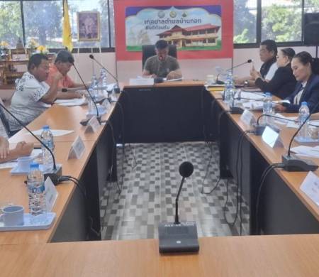 วันที่ 24 ธันวาคม 2568 เวลา 09.30 น. นายอัษฎายุทธ กุแก้ว ปลัดเทศบาลตำบลบ้านกอก เข้าร่วมประชุมคณะกรรมการติดตามและประเมินผลแผนพัฒนาท้องถิ่น (พ.ศ.2566 - 2570) ประจำปีงบประมาณ พ.ศ.2568 ระหว่างเดือนตุลาคม 67 - กันยายน 2568) ห้องประชุมเทศบาลตำบลบ้านกอก 