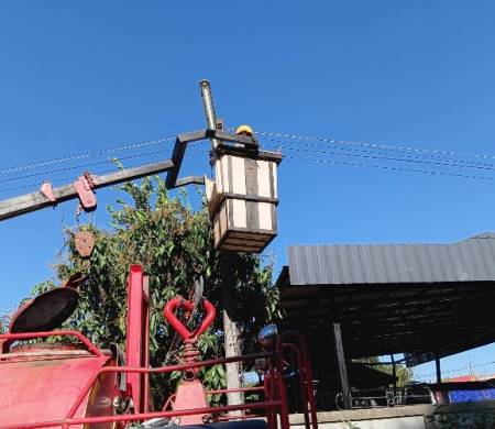 วันที่ 3 กุมภาพันธ์ 2569  เวลา 11.00 น. กองช่างเทศบาลตำบลบ้านกอก ออกให้บริการซ่อมไฟฟ้าสาธารณะบ้านนาแก้ว หมู่ที่ 3 และบ้านกอก หมู่ที่  4 หมู่ที่ 5  เพื่อแก้ไขปัญหาความเดือดร้อนให้แก่ประชาชนตำบลบ้านกอก