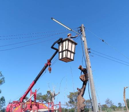 วันที่ 5 กุมภาพันธ์ 2569  เวลา 10.00 น. กองช่างเทศบาลตำบลบ้านกอก ออกให้บริการซ่อมไฟฟ้าสาธารณะหน้าบ้านนายสนอง โกศล นายสมศักดิ์ ศรีโชค มินิมาร์ท บ้านกอก หมู่ที่ 6 และบ้านนาแก้ว หมู่ที่ 3 เส้นทางบ้านนาซาว  เพื่อแก้ไขปัญหาความเดือดร้อนให้แก่ประชาชนตำบลบ้านกอก