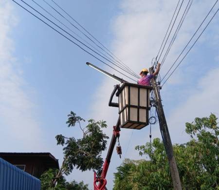 วันที่ 24 มีนาคม 2569  เวลา 10.30 น. สำนักปลัดเทศบาล พร้อมด้วยกองช่างเทศบาลตำบลบ้านกอก ออกให้บริการซ่อมไฟฟ้าสาธารณะ บ้านนาแก้ว หมู่ที่ 1 หมู่ที่ 2 และบ้านกอก หมู่ที่ 5  จำนวน 6จุด เพื่อแก้ไขปัญหาความเดือดร้อนให้แก่ประชาชนตำบลบ้านกอก